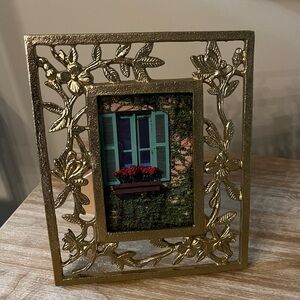 Opalhouse. Gold Picture Frame (4x6) with Flower Details.